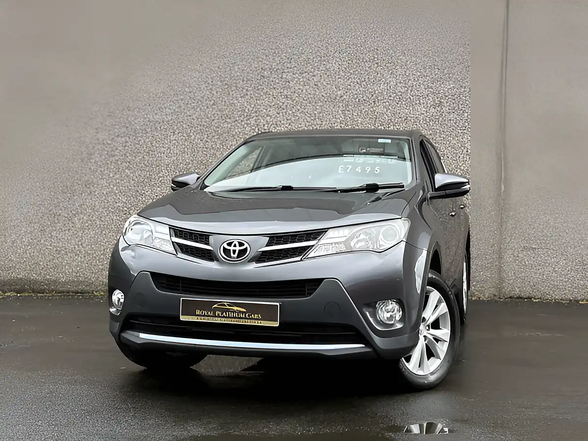 Used 2014 Vauxhall Zafira Design Red - Interior and Exterior details 7