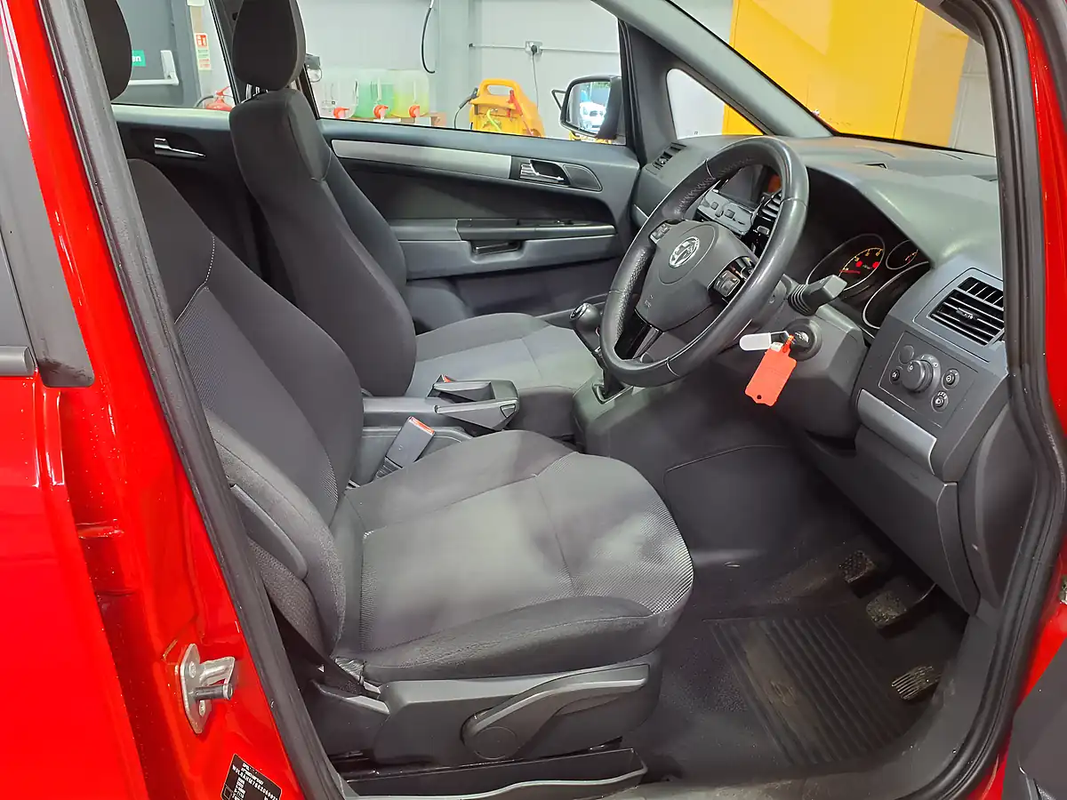 Used 2014 Vauxhall Zafira Exclusiv Red - Interior and Exterior details 5