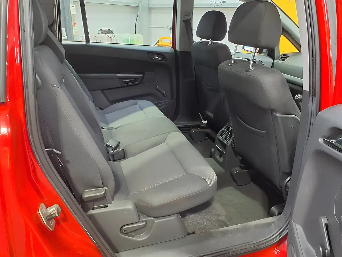 Used 2014 Vauxhall Zafira Exclusiv Red - Interior and Exterior details 6