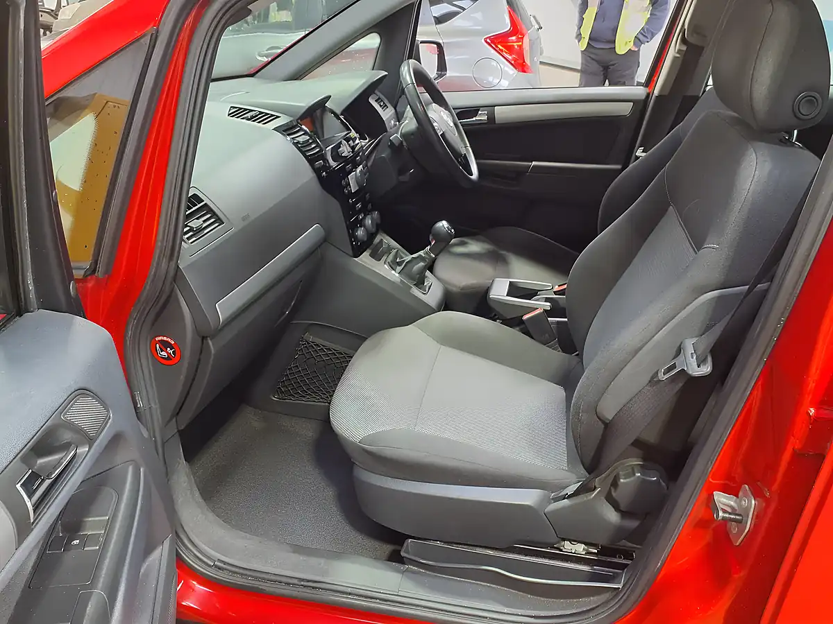 Used 2014 Vauxhall Zafira Exclusiv Red - Interior and Exterior details 7