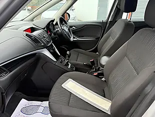 Used 2014 Vauxhall Zafira Silver - Interior and Exterior details 14