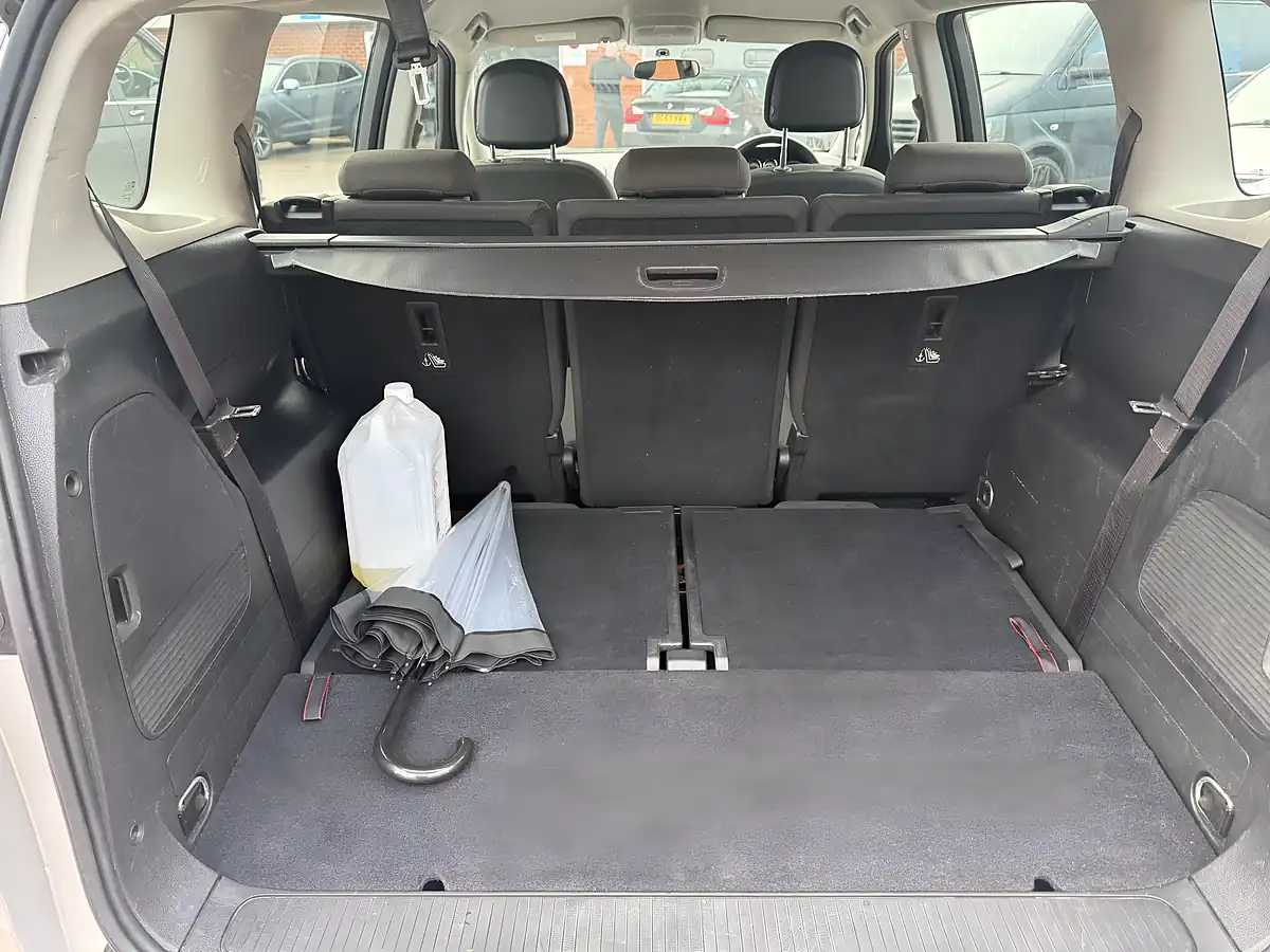 Used 2014 Vauxhall Zafira Silver - Interior and Exterior details 16