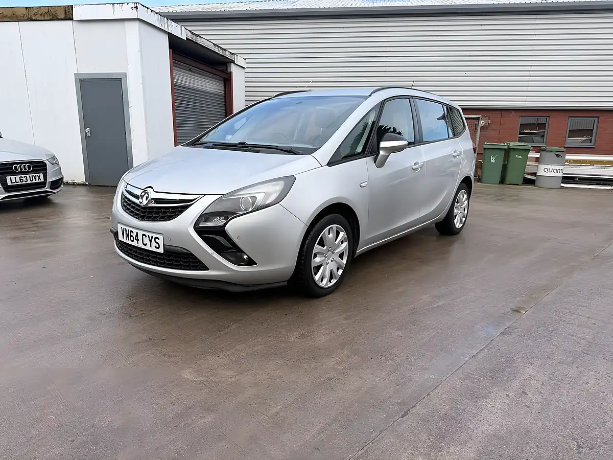 Used 2014 Vauxhall Zafira Silver - Interior and Exterior details 2