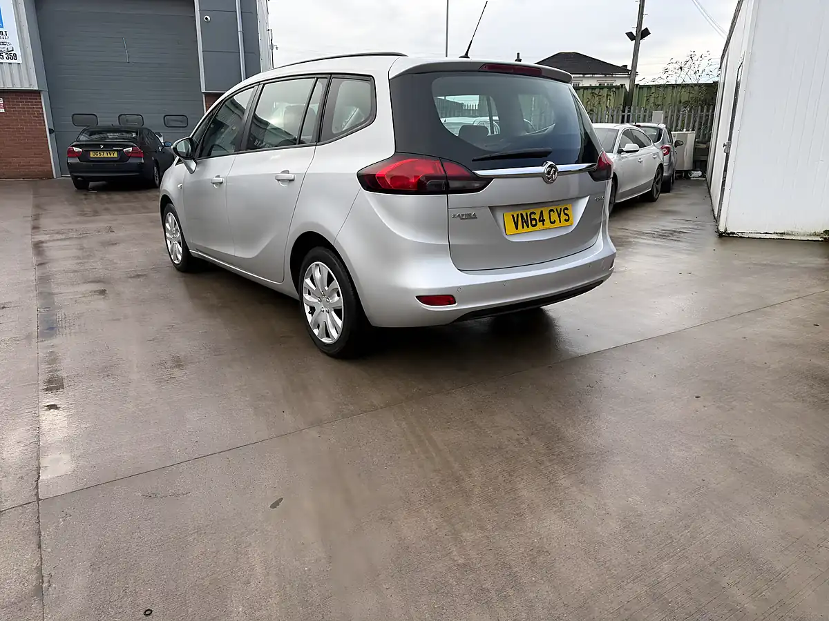 Used 2014 Vauxhall Zafira Silver - Interior and Exterior details 4