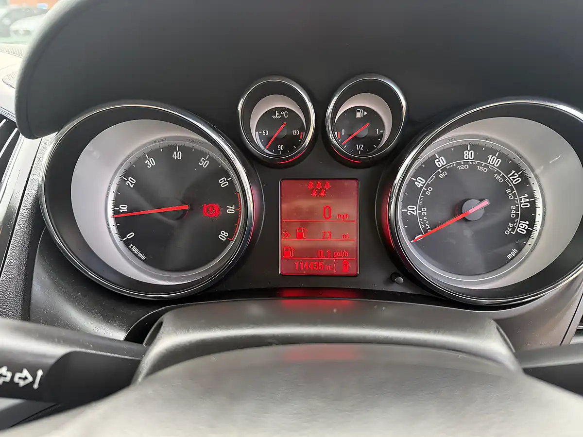 Used 2014 Vauxhall Zafira Silver - Interior and Exterior details 9