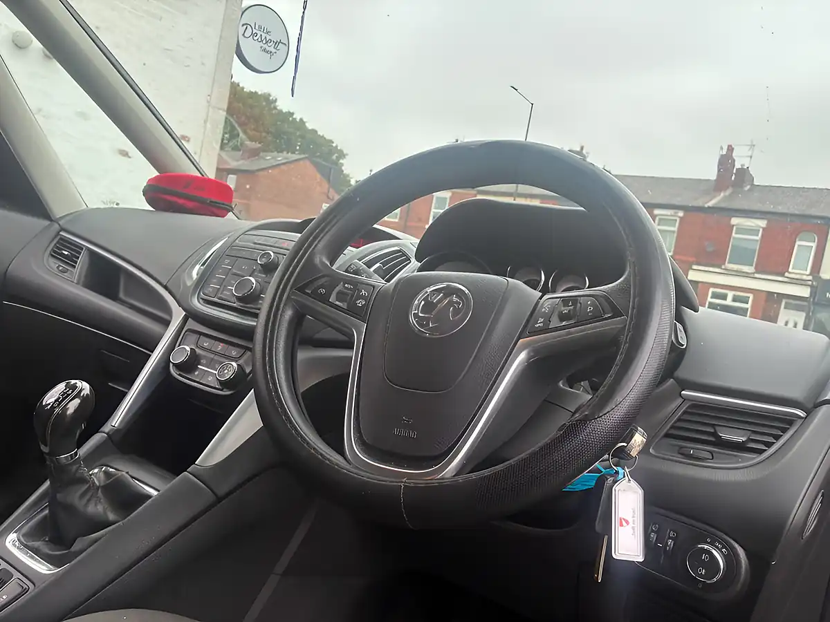 Used 2014 Vauxhall Zafira Tourer Exclusiv Black - Interior and Exterior details 11
