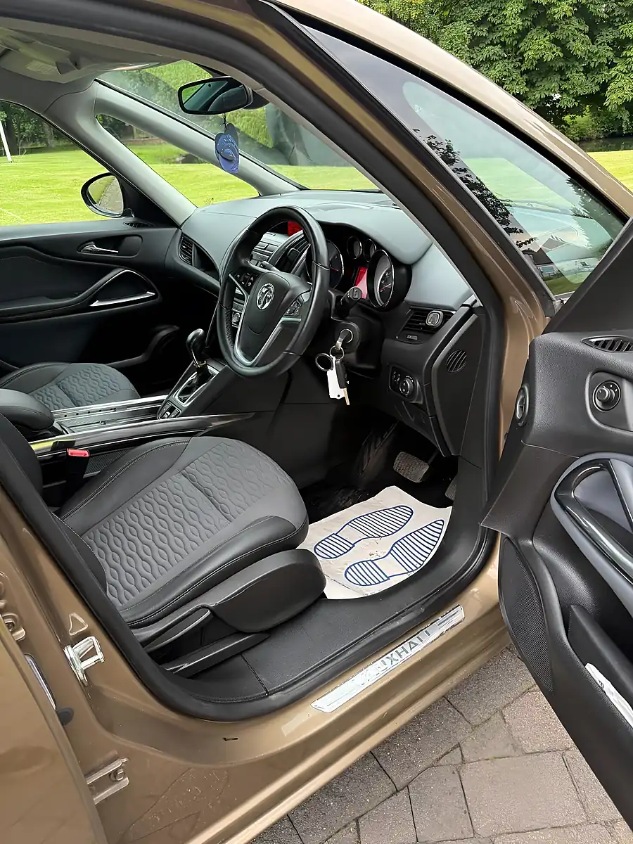 Used 2014 Vauxhall Zafira Tourer Se Brown - Interior and Exterior details 14