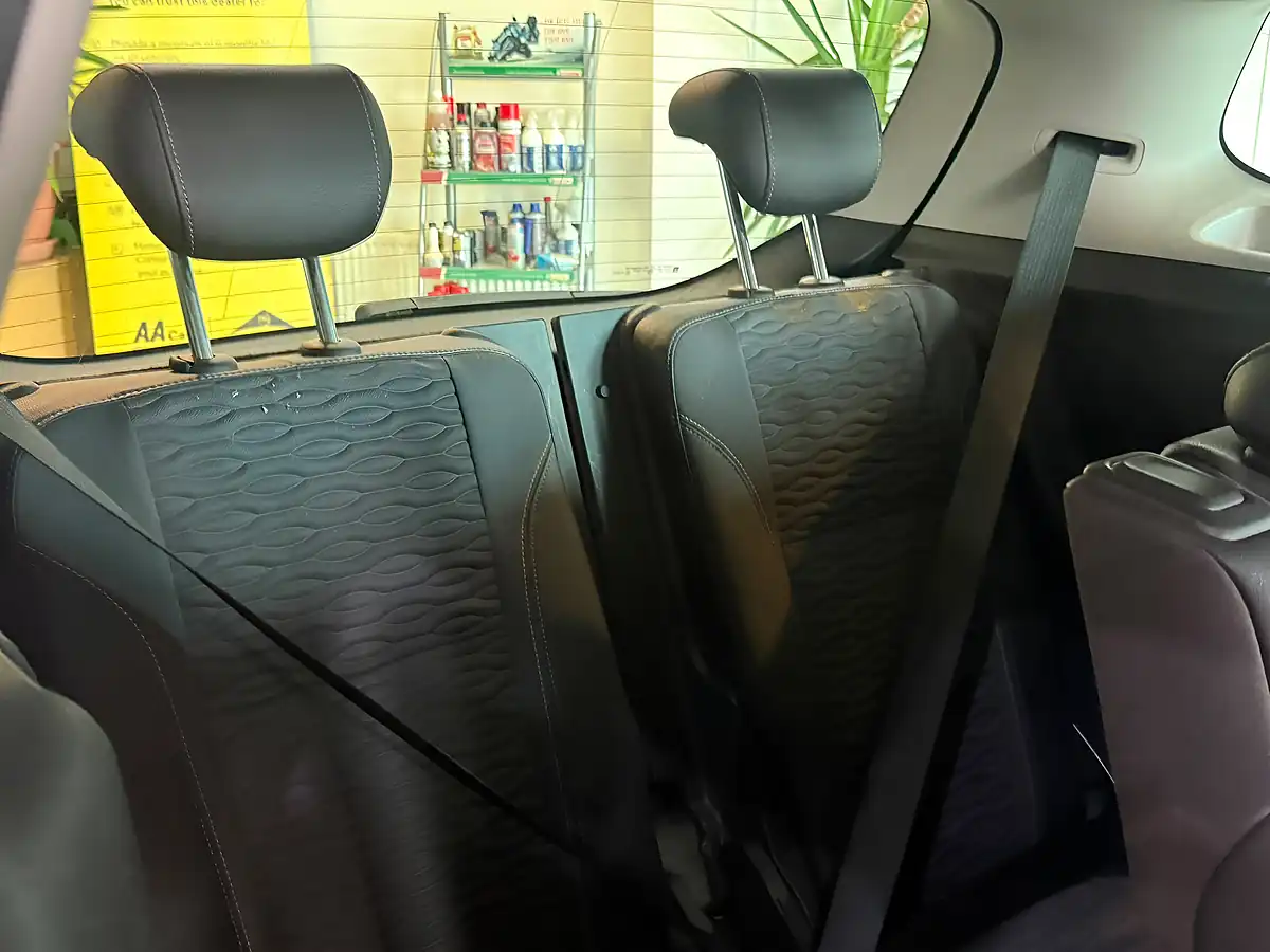 Used 2014 Vauxhall Zafira Tourer Se White - Interior and Exterior details 13