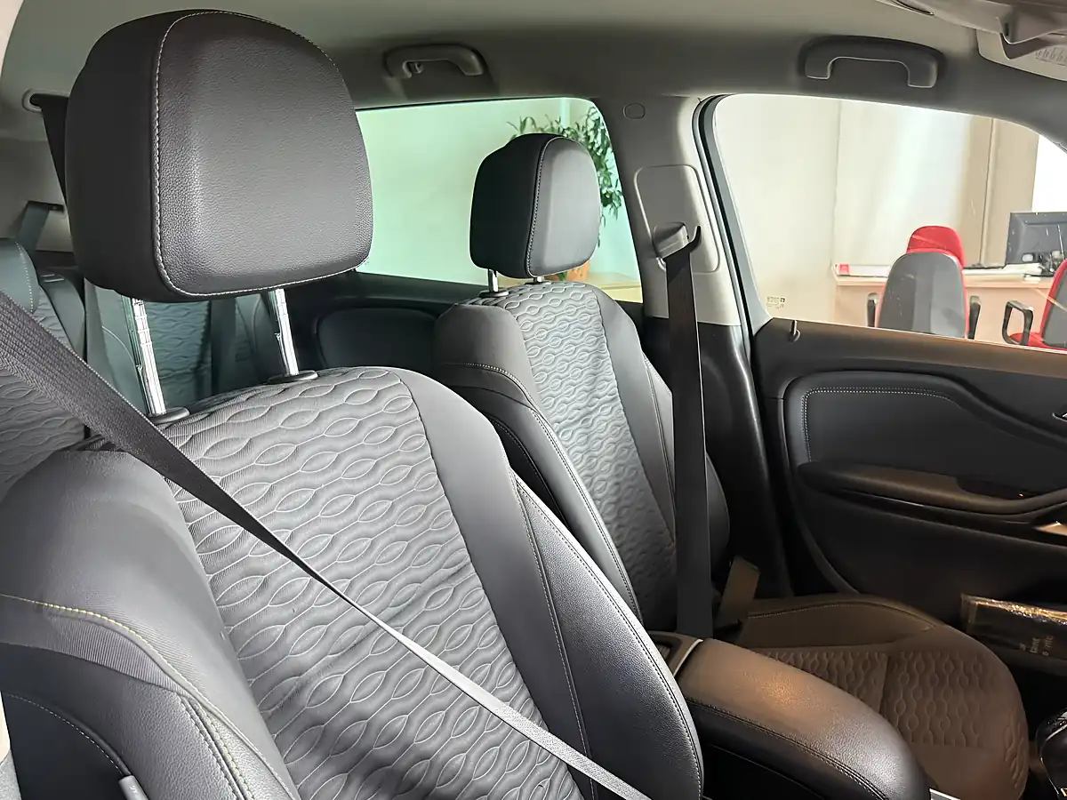 Used 2014 Vauxhall Zafira Tourer Se White - Interior and Exterior details 15
