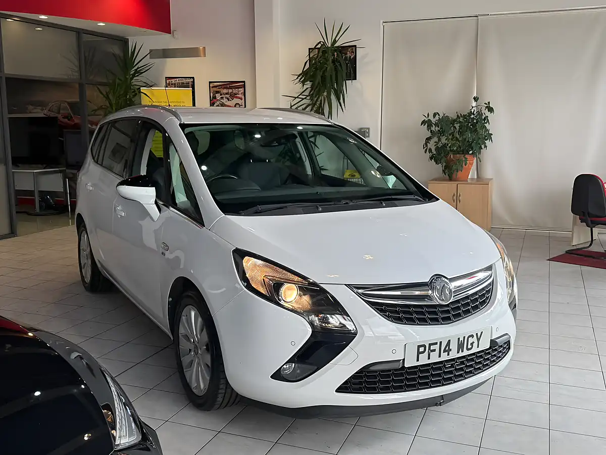 Used 2014 Vauxhall Zafira Tourer Se White - Interior and Exterior details 2