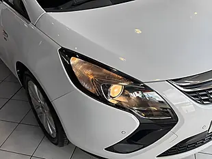 Used 2014 Vauxhall Zafira Tourer Se White - Interior and Exterior details 3