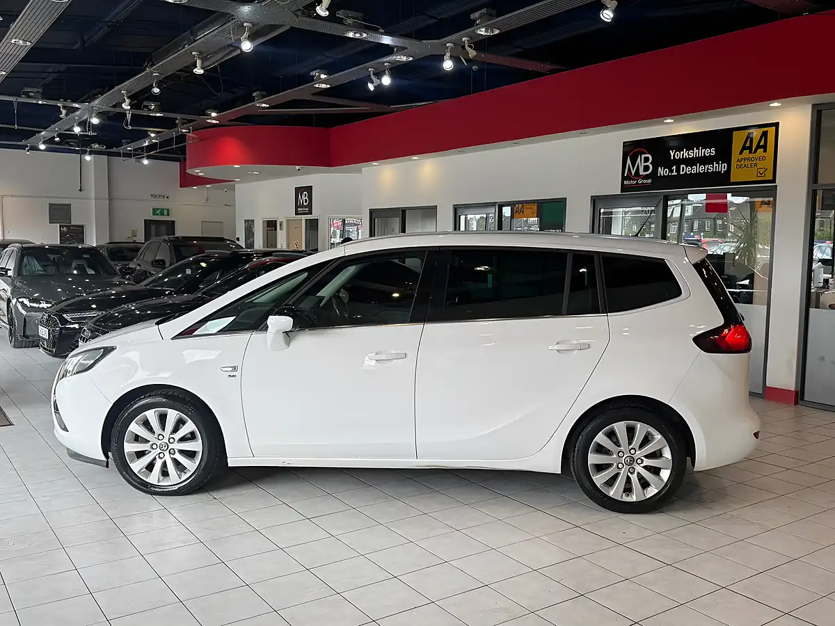 Used 2014 Vauxhall Zafira Tourer Se White - Interior and Exterior details 7