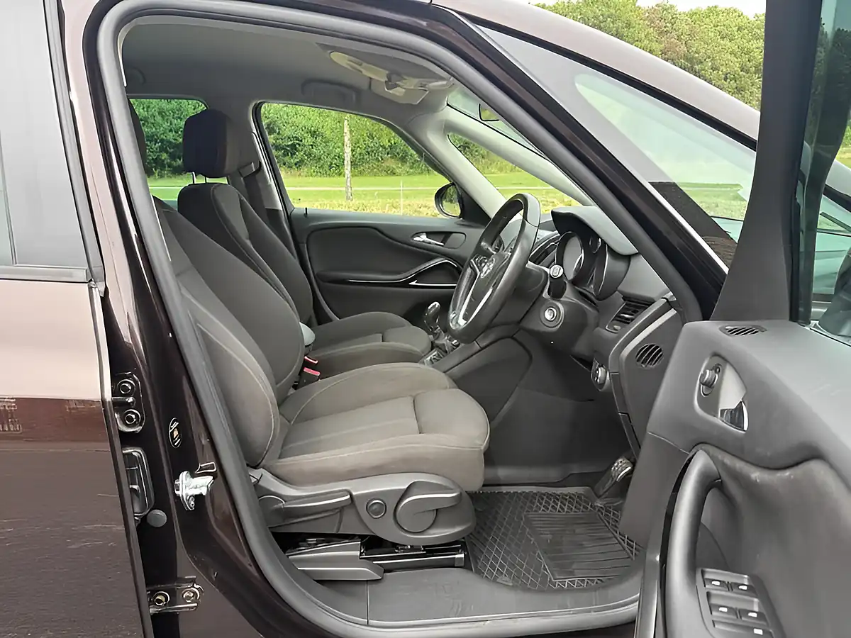 Used 2014 Vauxhall Zafira Tourer Sri Brown - Interior and Exterior details 14