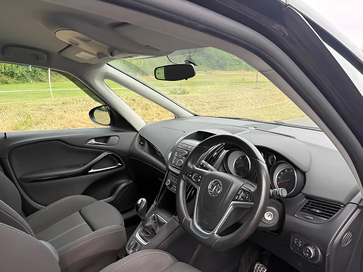 Used 2014 Vauxhall Zafira Tourer Sri Brown - Interior and Exterior details 15