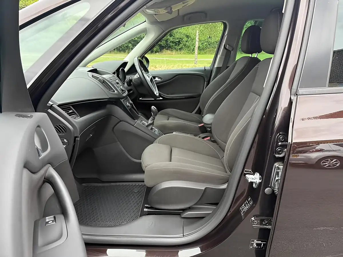 Used 2014 Vauxhall Zafira Tourer Sri Brown - Interior and Exterior details 6