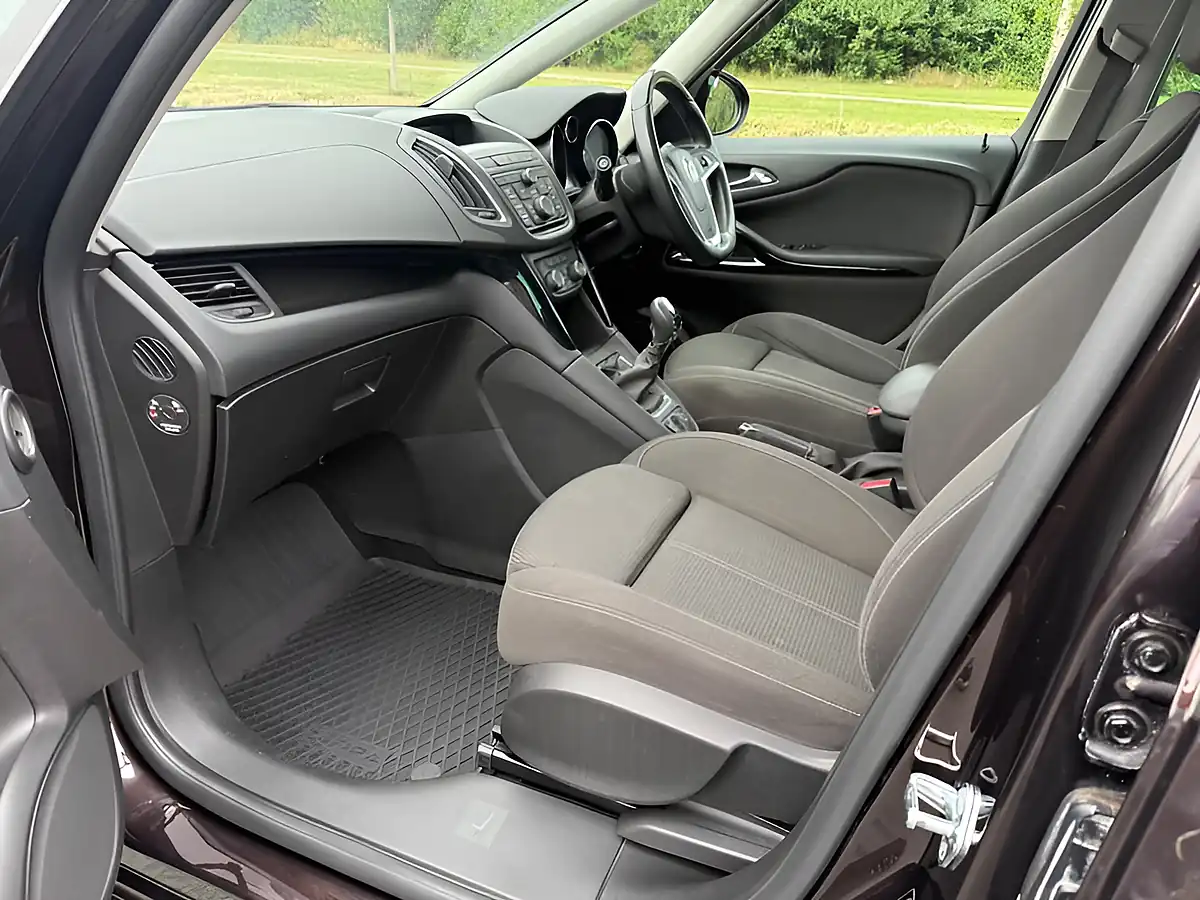 Used 2014 Vauxhall Zafira Tourer Sri Brown - Interior and Exterior details 7