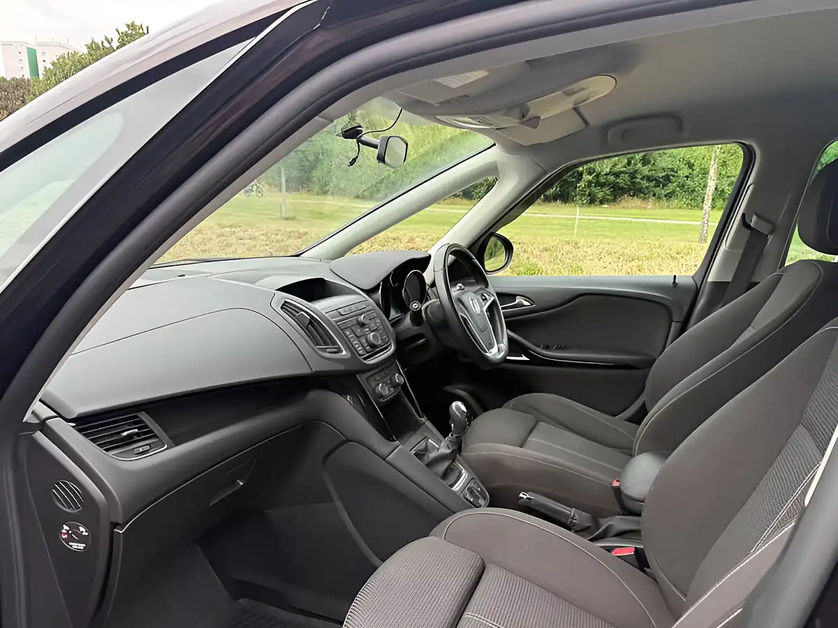 Used 2014 Vauxhall Zafira Tourer Sri Brown - Interior and Exterior details 8