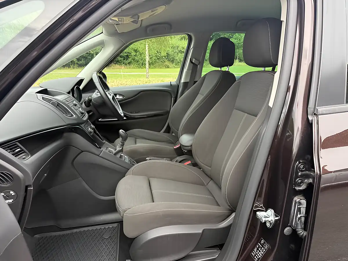 Used 2014 Vauxhall Zafira Tourer Sri Brown - Interior and Exterior details 9