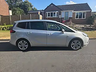 Used 2014 Vauxhall Zafira Tourer Sri Grey - Interior and Exterior details 10