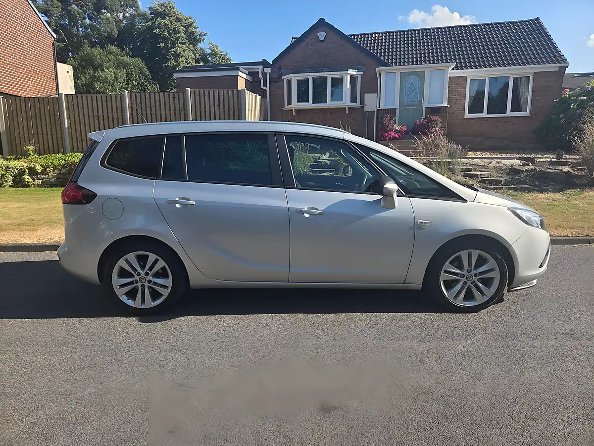 Used 2014 Vauxhall Zafira Tourer Sri Grey - Interior and Exterior details 10