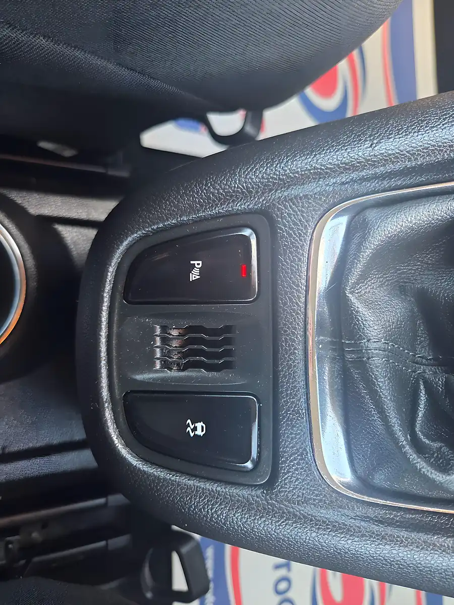 Used 2014 Vauxhall Zafira Tourer Sri Grey - Interior and Exterior details 14