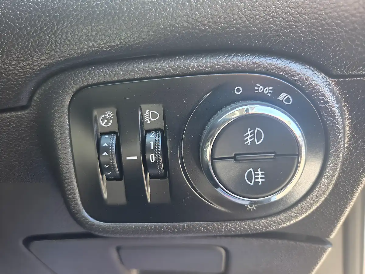 Used 2014 Vauxhall Zafira Tourer Sri Grey - Interior and Exterior details 16