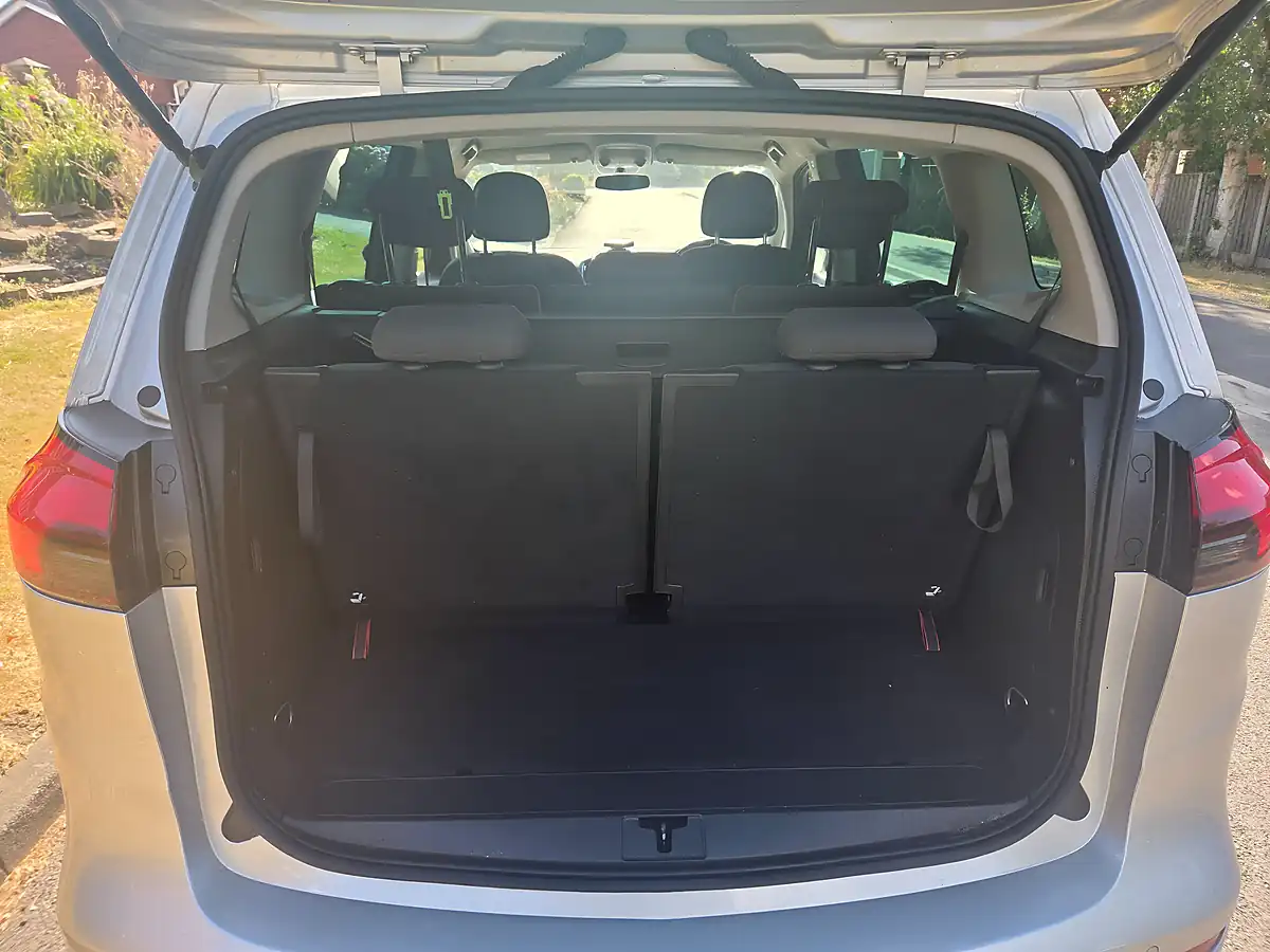 Used 2014 Vauxhall Zafira Tourer Sri Grey - Interior and Exterior details 17
