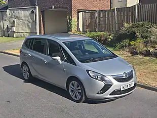 Used 2014 Vauxhall Zafira Tourer Sri Grey - Interior and Exterior details 5