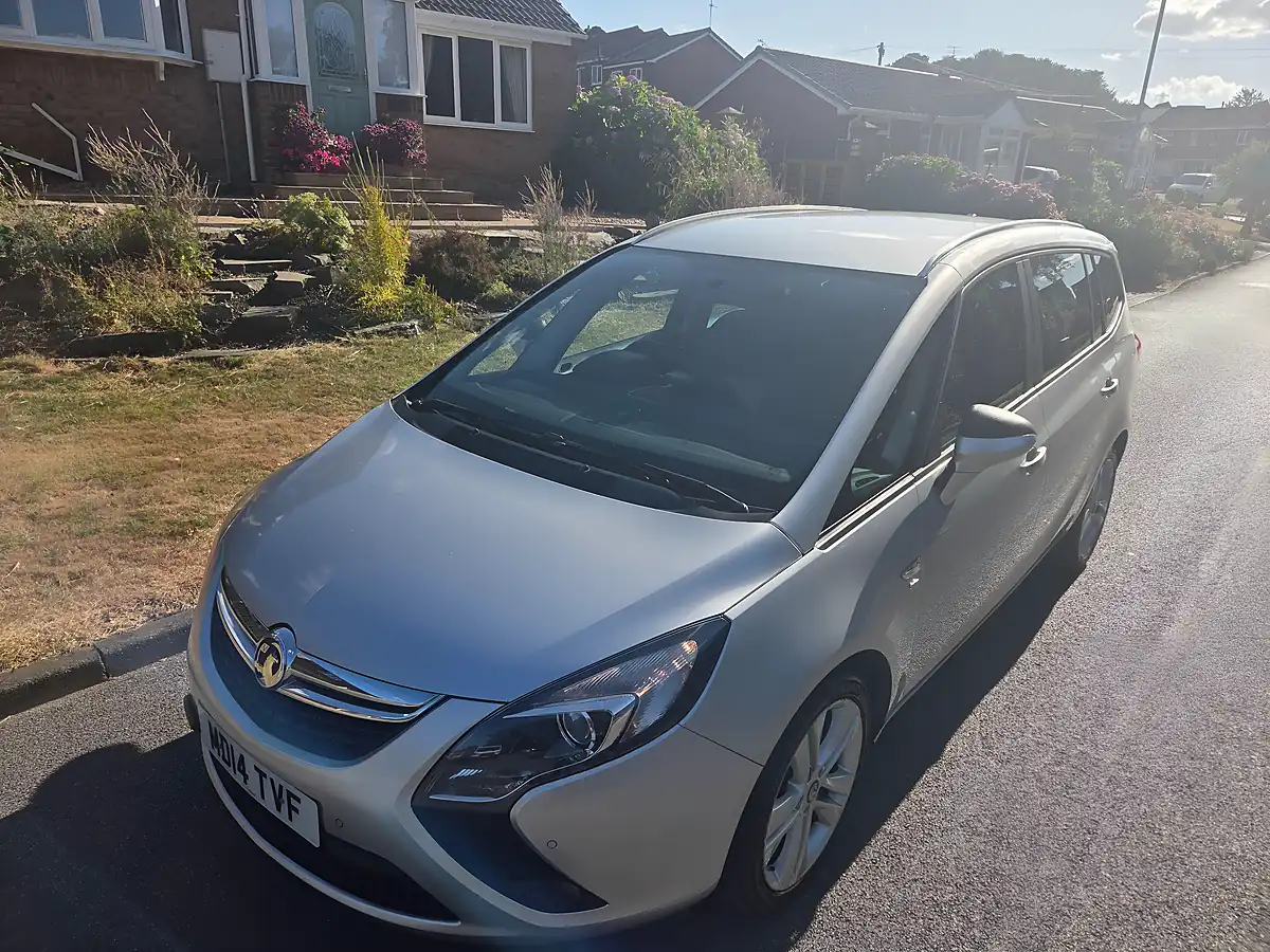 Used 2014 Vauxhall Zafira Tourer Sri Grey - Interior and Exterior details 6