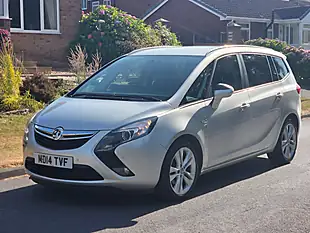 Used 2014 Vauxhall Zafira Tourer Sri Grey - Interior and Exterior details 7