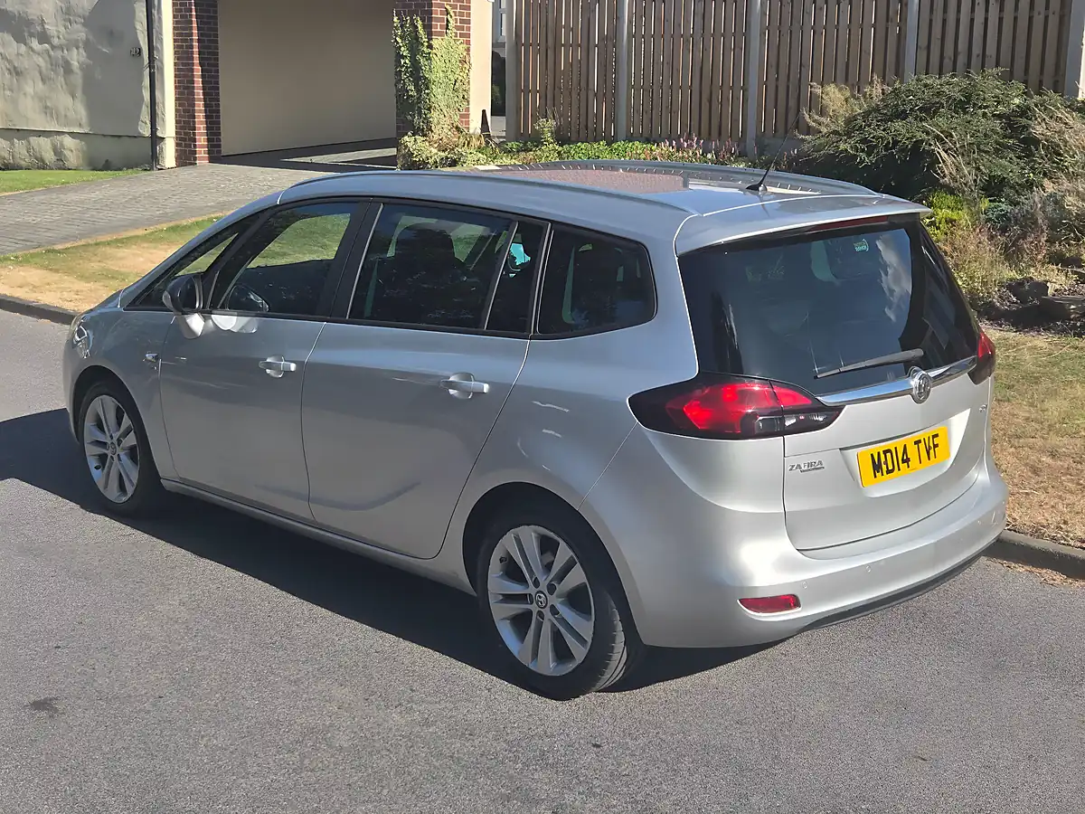 Used 2014 Vauxhall Zafira Tourer Sri Grey - Interior and Exterior details 8