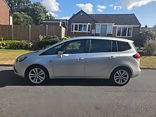 Used 2014 Vauxhall Zafira Tourer Sri Grey - Interior and Exterior details 9