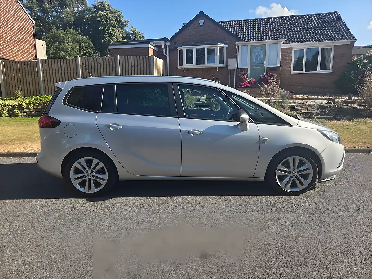 Used 2014 Vauxhall Zafira Tourer Sri Grey - Interior and Exterior details 10
