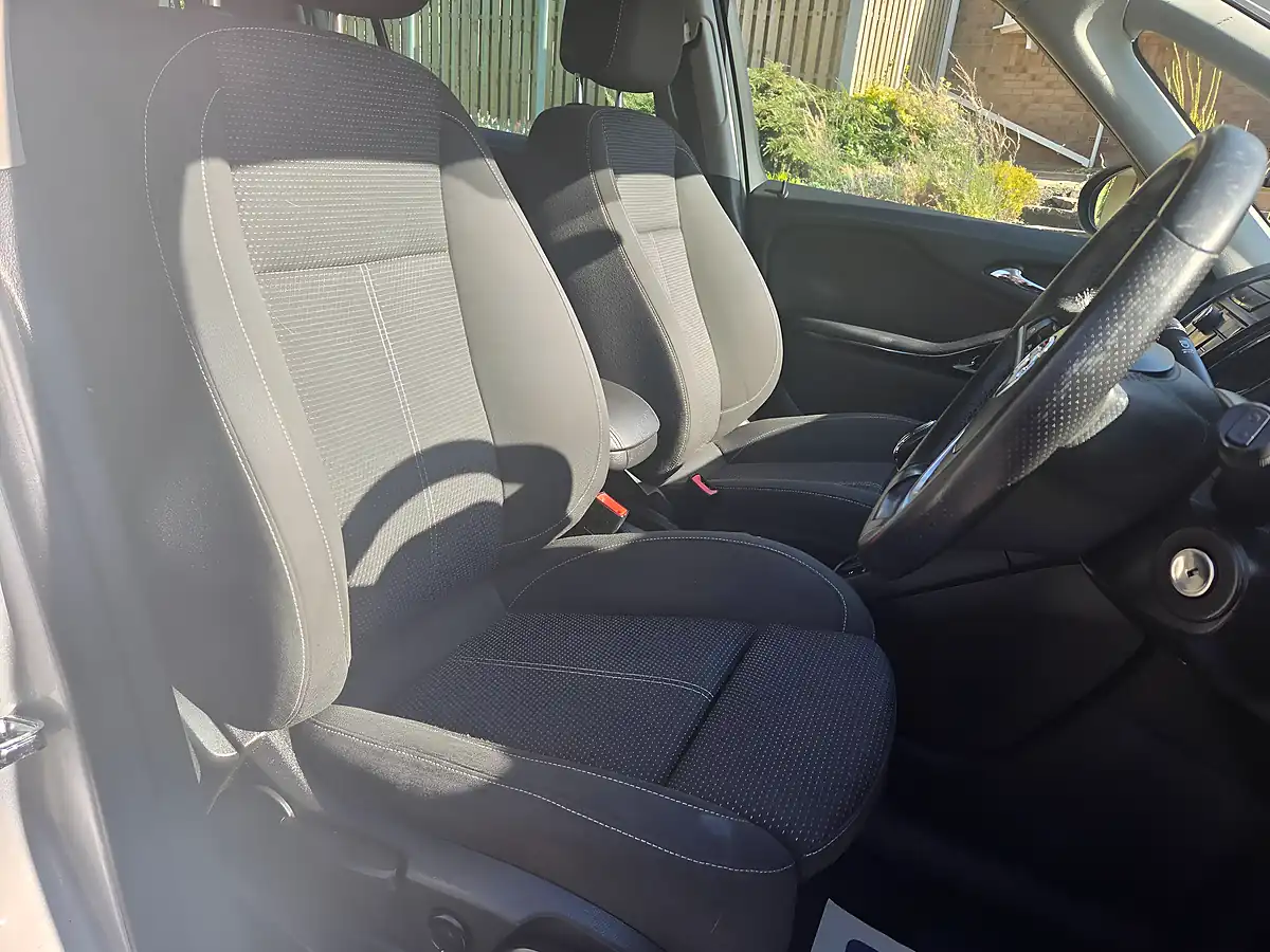 Used 2014 Vauxhall Zafira Tourer Sri Grey - Interior and Exterior details 12
