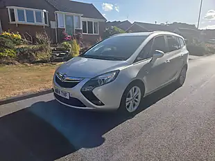 Used 2014 Vauxhall Zafira Tourer Sri Grey - Interior and Exterior details 3