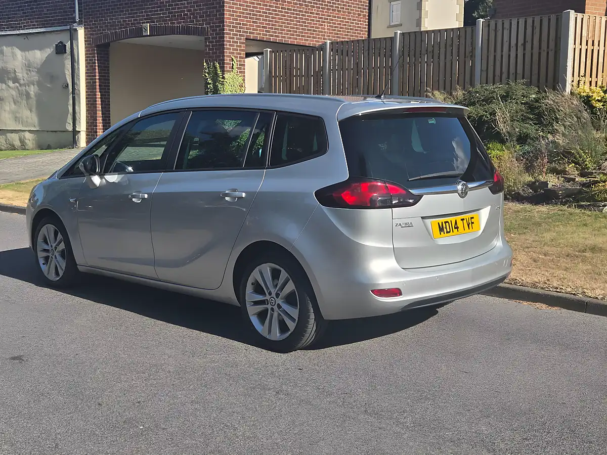 Used 2014 Vauxhall Zafira Tourer Sri Grey - Interior and Exterior details 4