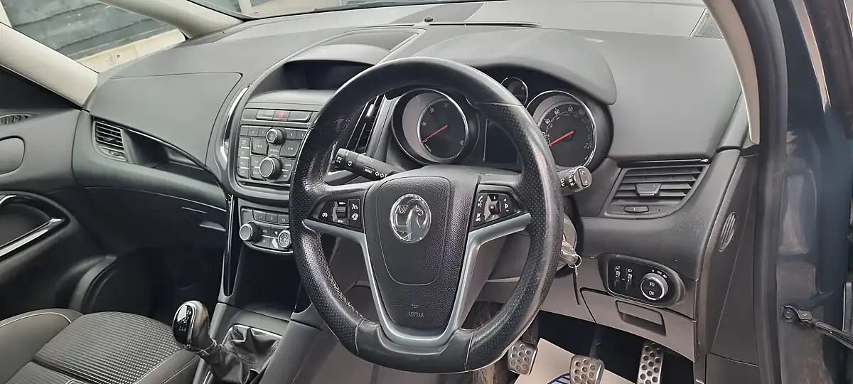 Used 2014 Vauxhall Zafira Tourer Sri Grey - Interior and Exterior details 11