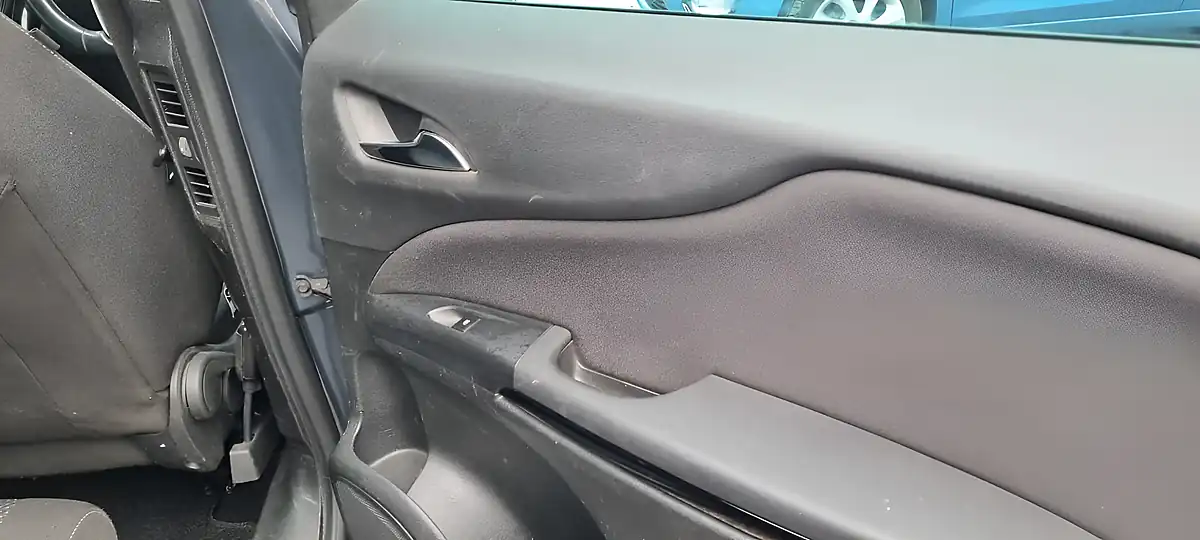 Used 2014 Vauxhall Zafira Tourer Sri Grey - Interior and Exterior details 18
