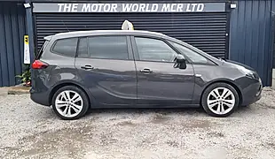Used 2014 Vauxhall Zafira Tourer Sri Grey - Interior and Exterior details 3