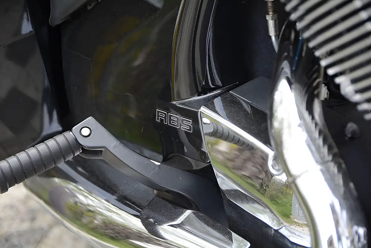 Used 2014 Victory Cross Country Black - Interior and Exterior details 13
