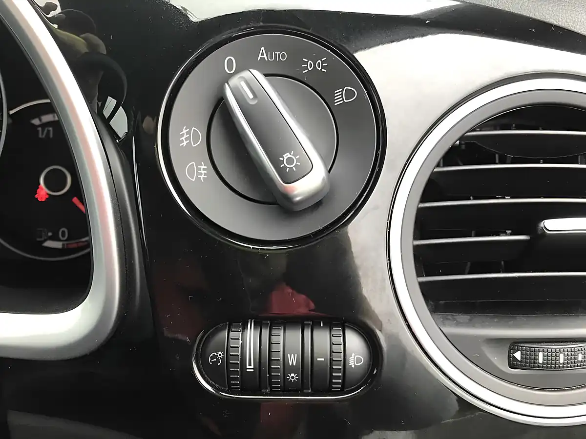 Used 2014 Volkswagen Beetle Coolstar Package White - Interior and Exterior details 17