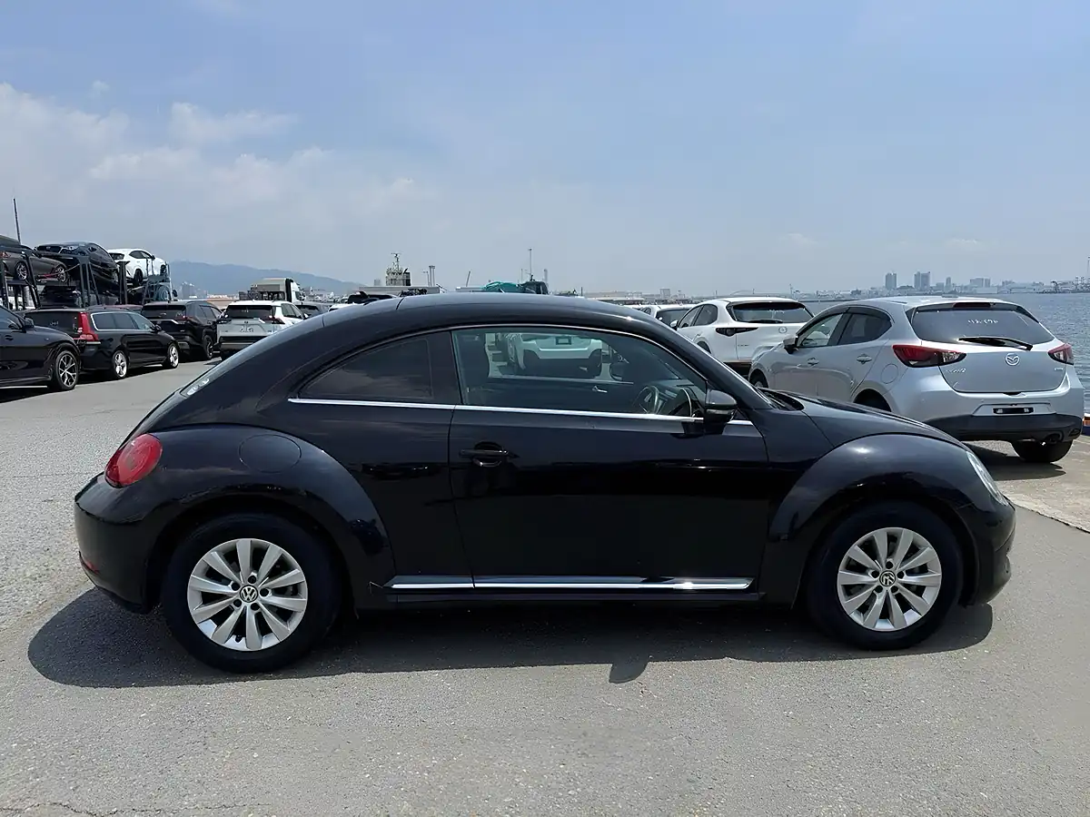 Used 2014 Volkswagen Beetle Design Black - Interior and Exterior details 10