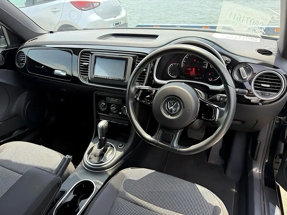 Used 2014 Volkswagen Beetle Design Black - Interior and Exterior details 13