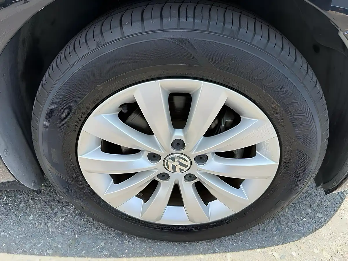 Used 2014 Volkswagen Beetle Design Black - Interior and Exterior details 16