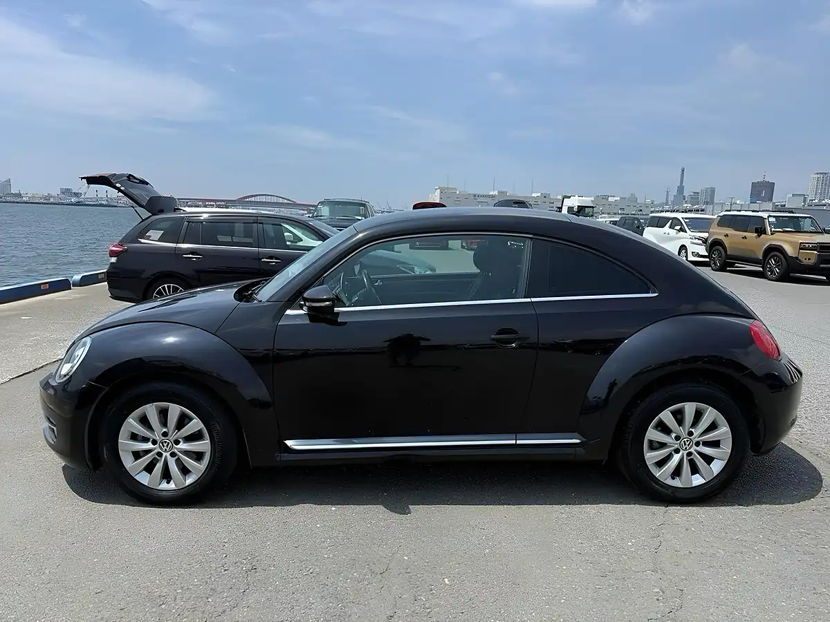 Used 2014 Volkswagen Beetle Design Black - Interior and Exterior details 5