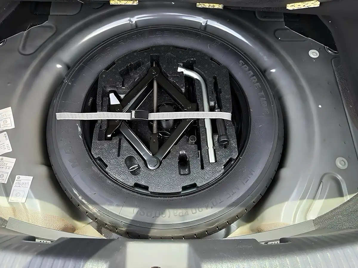 Used 2014 Volkswagen Beetle Design Black - Interior and Exterior details 8