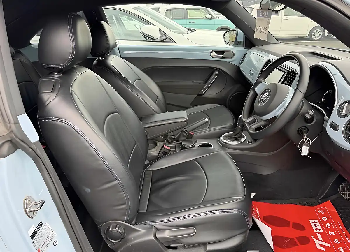 Used 2014 Volkswagen Beetle Design Blue - Interior and Exterior details 10