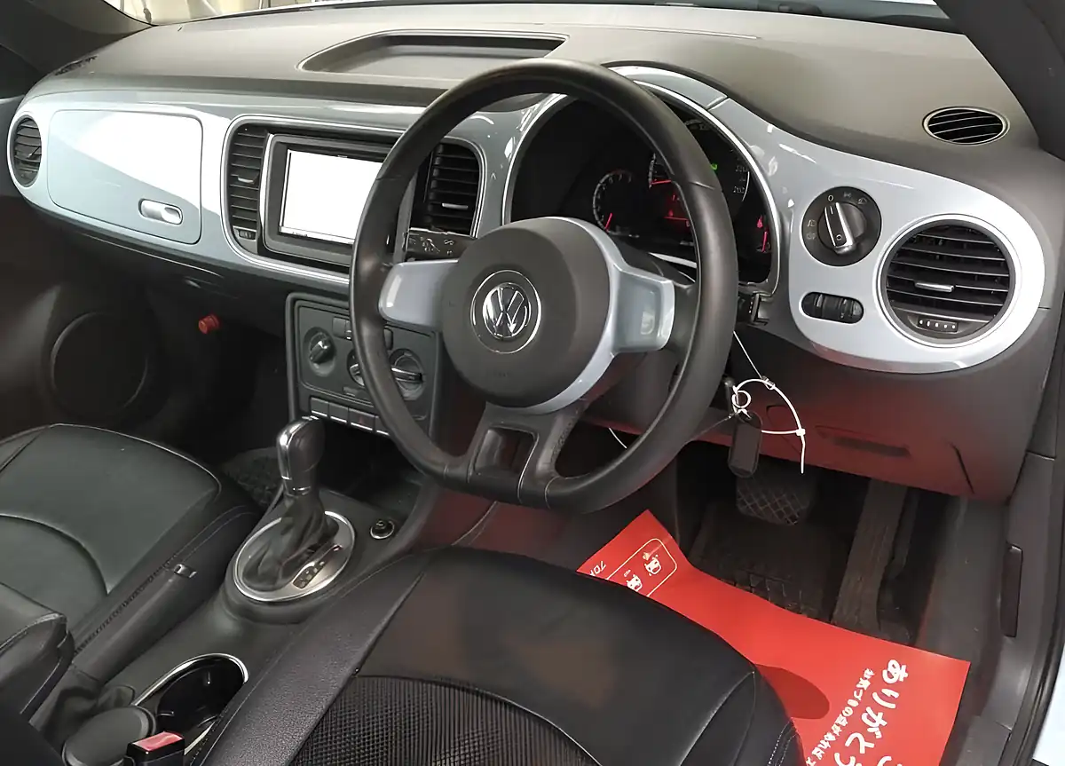 Used 2014 Volkswagen Beetle Design Blue - Interior and Exterior details 7