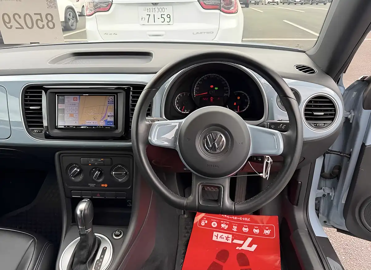 Used 2014 Volkswagen Beetle Design Blue - Interior and Exterior details 9