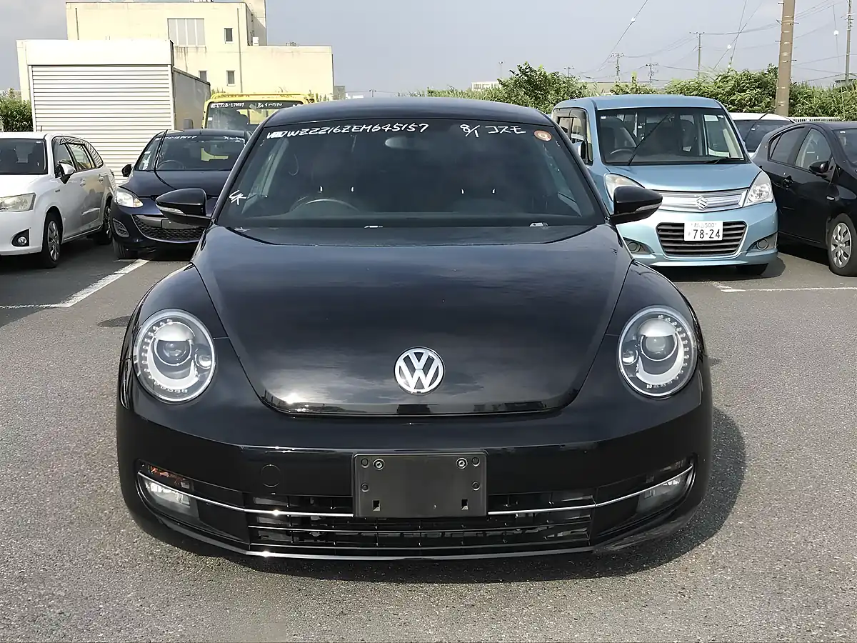 Used 2014 Volkswagen Beetle Design Deep Black Pearl - Interior and Exterior details 10